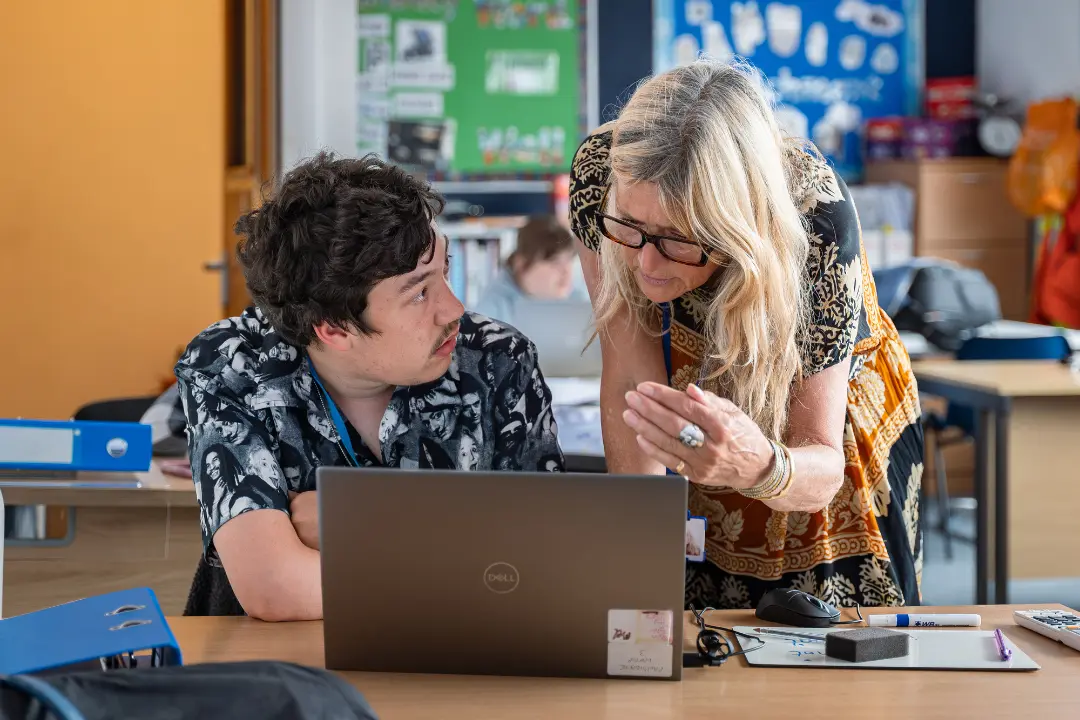 A Team Domenica training mentor gives guidance to a candidate in the classroom