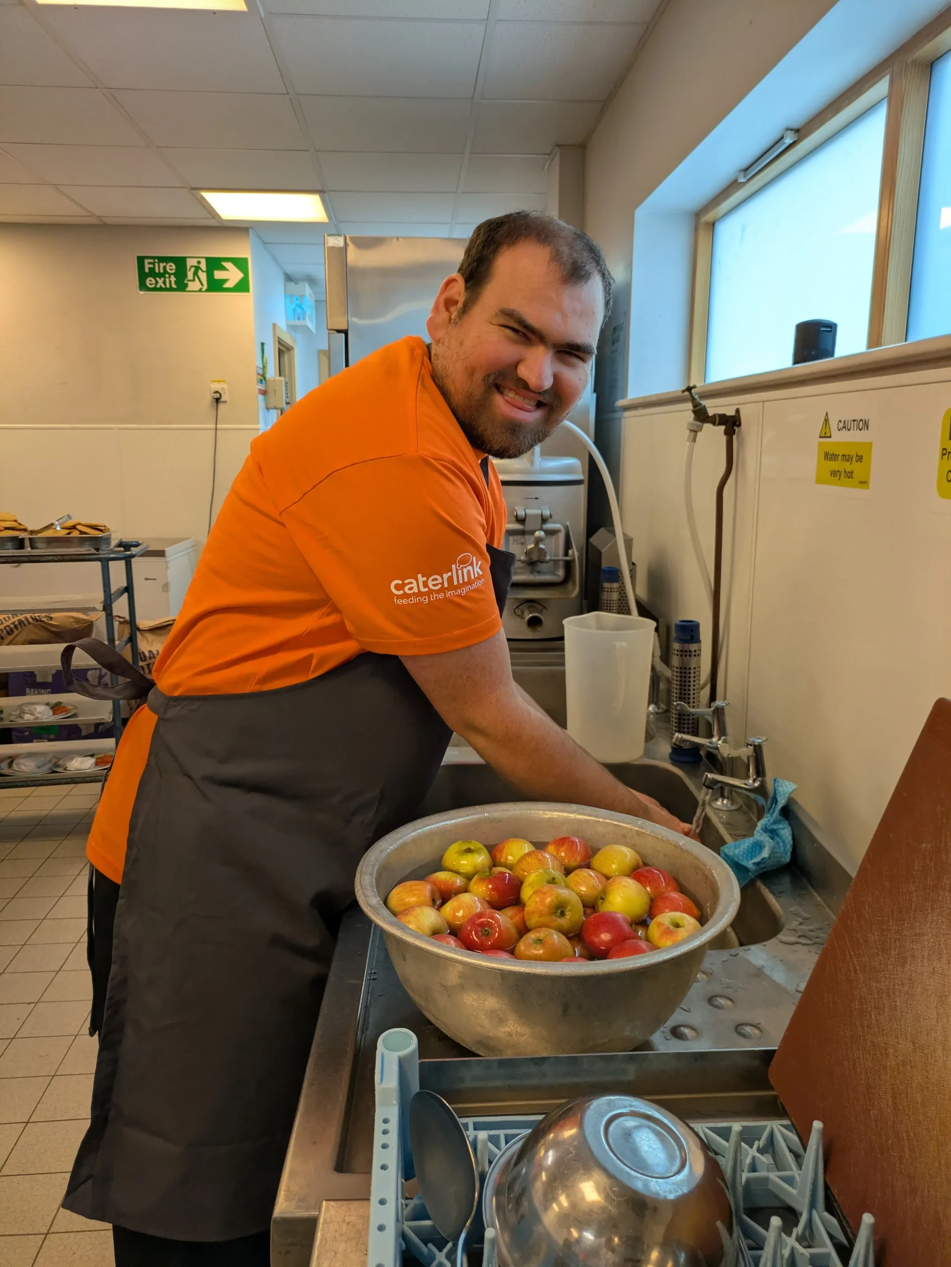 Team Domenica candidate washing up in a commercial kitchen.